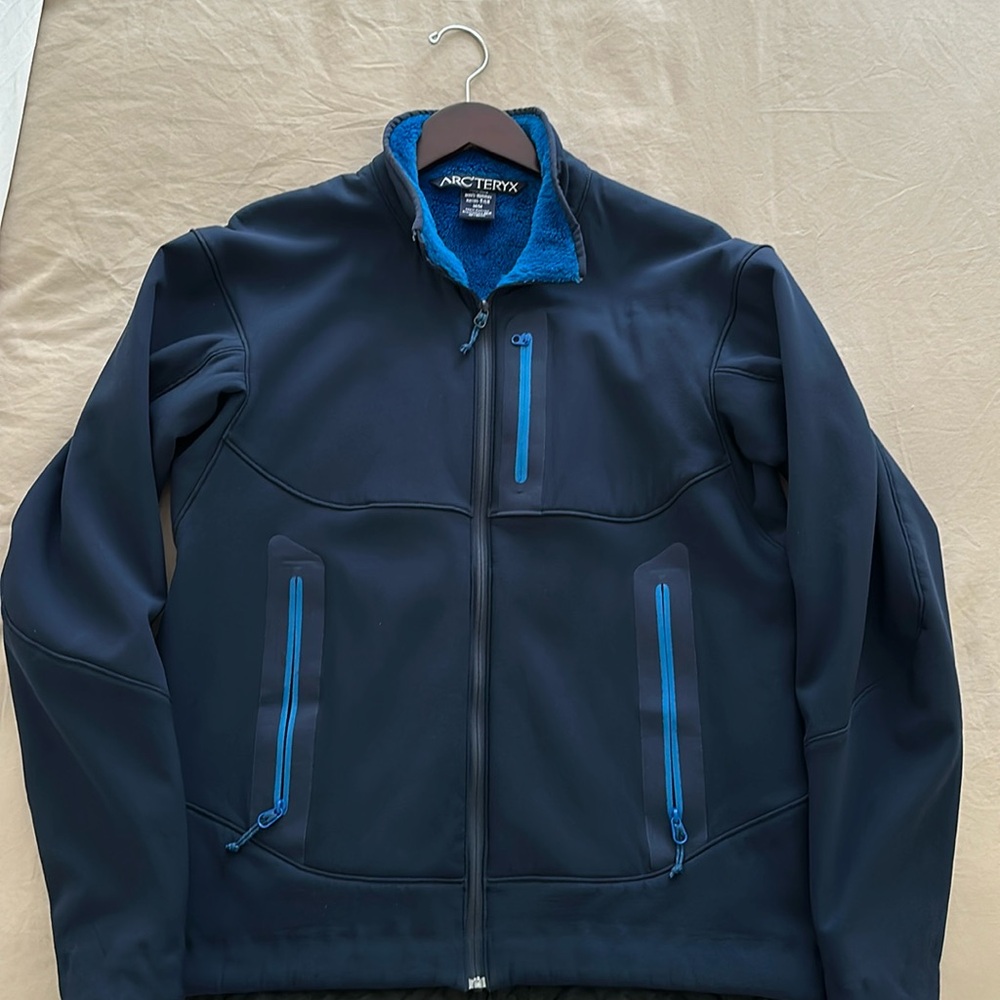 Hyllus jacket